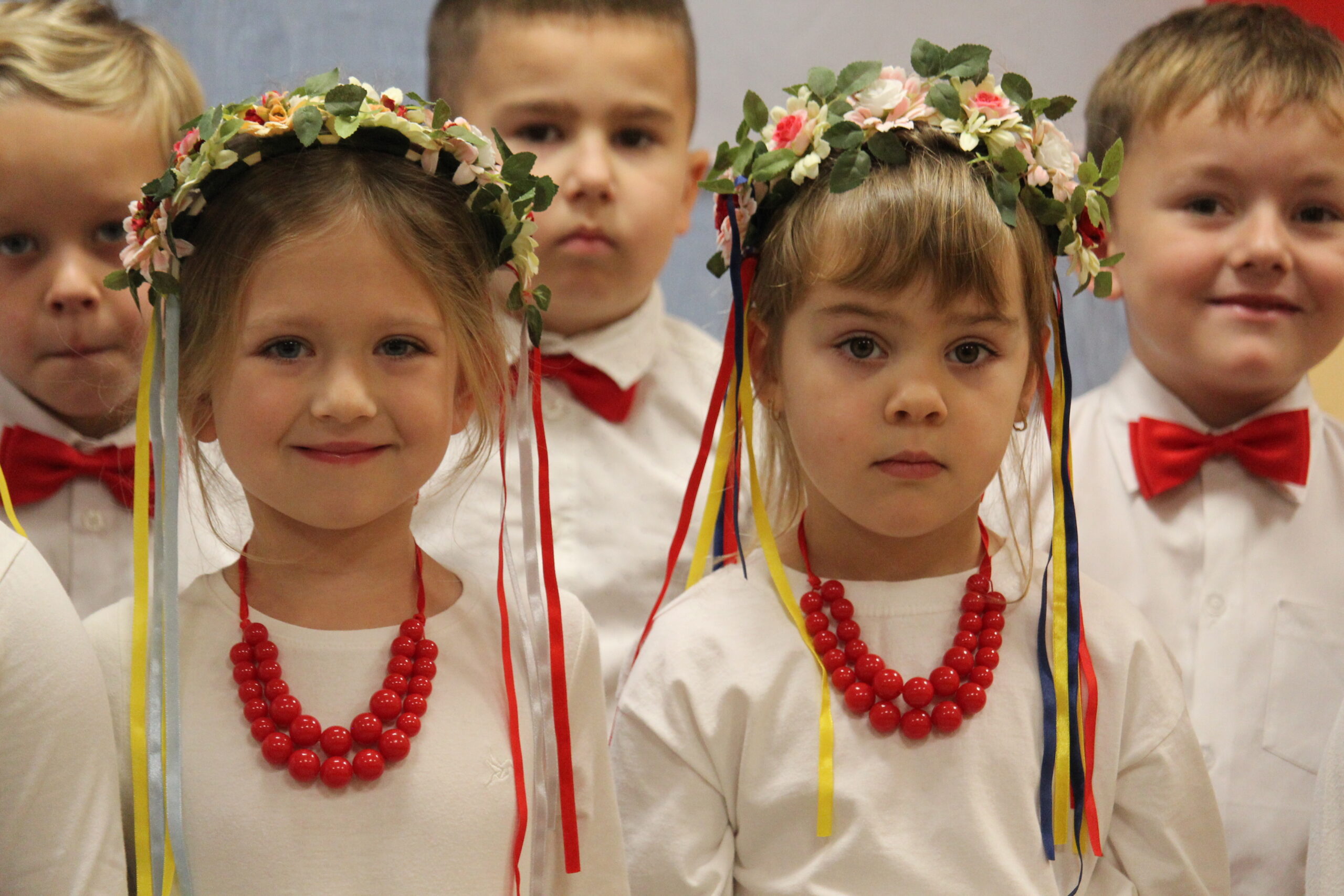 Przedszkolaki z Lubziny świętują 106 Rocznicę Odzyskania Niepodległości